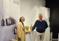 Ann De Cock en Geert-Jan Van Cauwelaert van XLBoom tonen onder andere de Laps koelers by Alain Gilles.